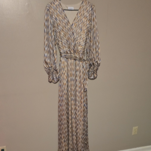 Adrienne V-Neck Long Sleeve Maxi Dress with Belted Waist in Tan & Brown Print M - Picture 2 of 5
